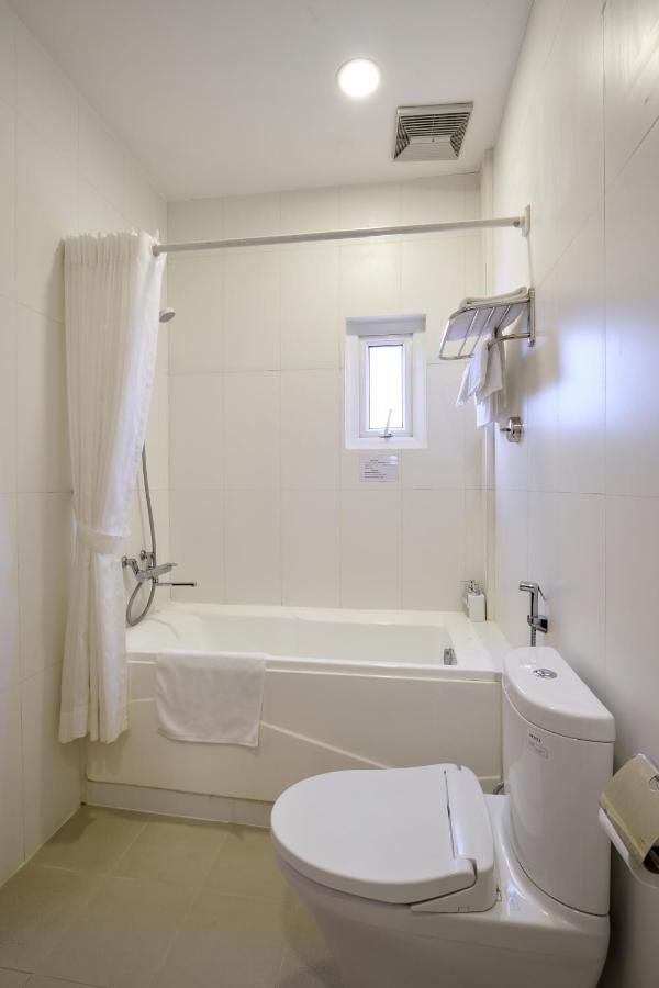 Pham Van Sakura Hotel Thuan An Buitenkant foto