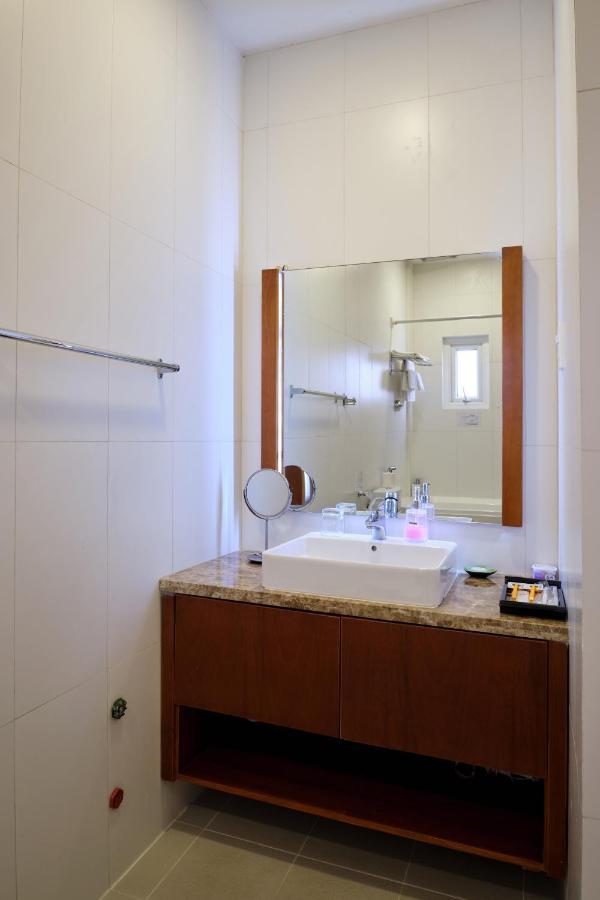 Pham Van Sakura Hotel Thuan An Buitenkant foto
